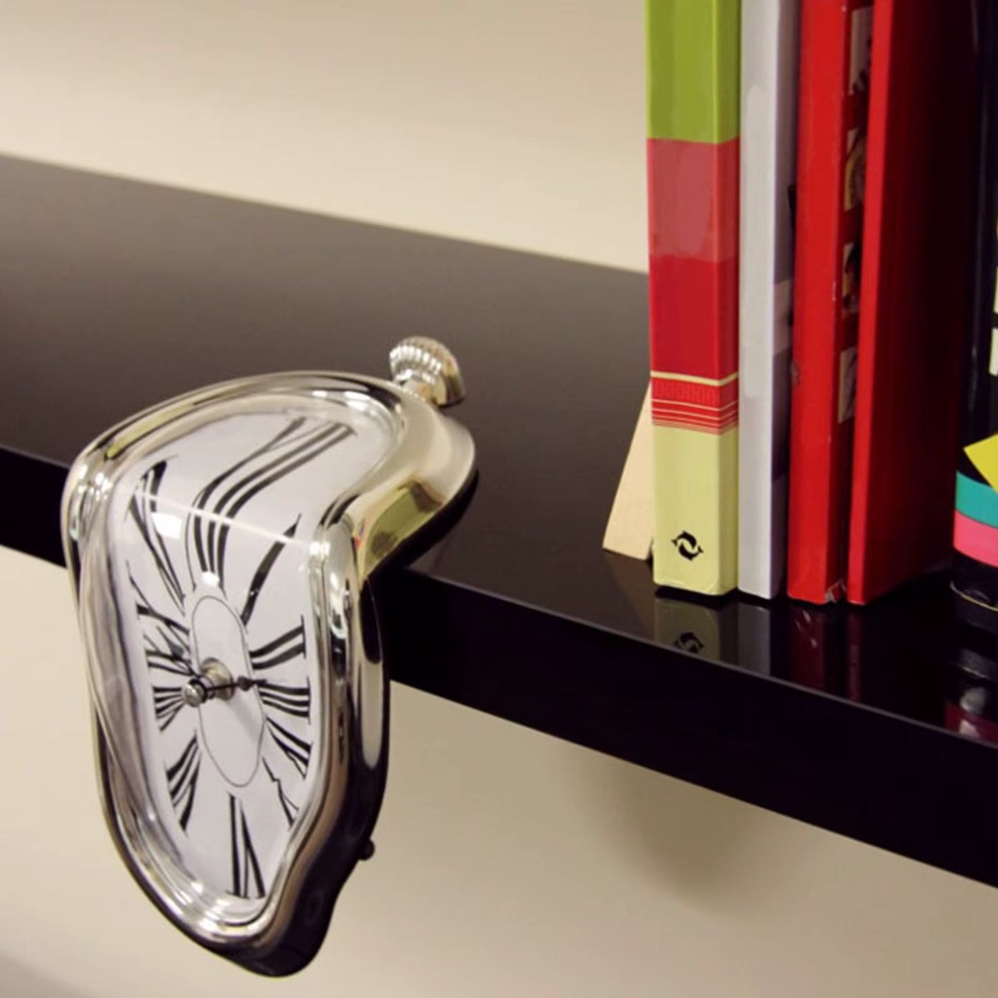 Reloj de Pared Distorsionado – Estilo Surrealista Inspirado en Dalí