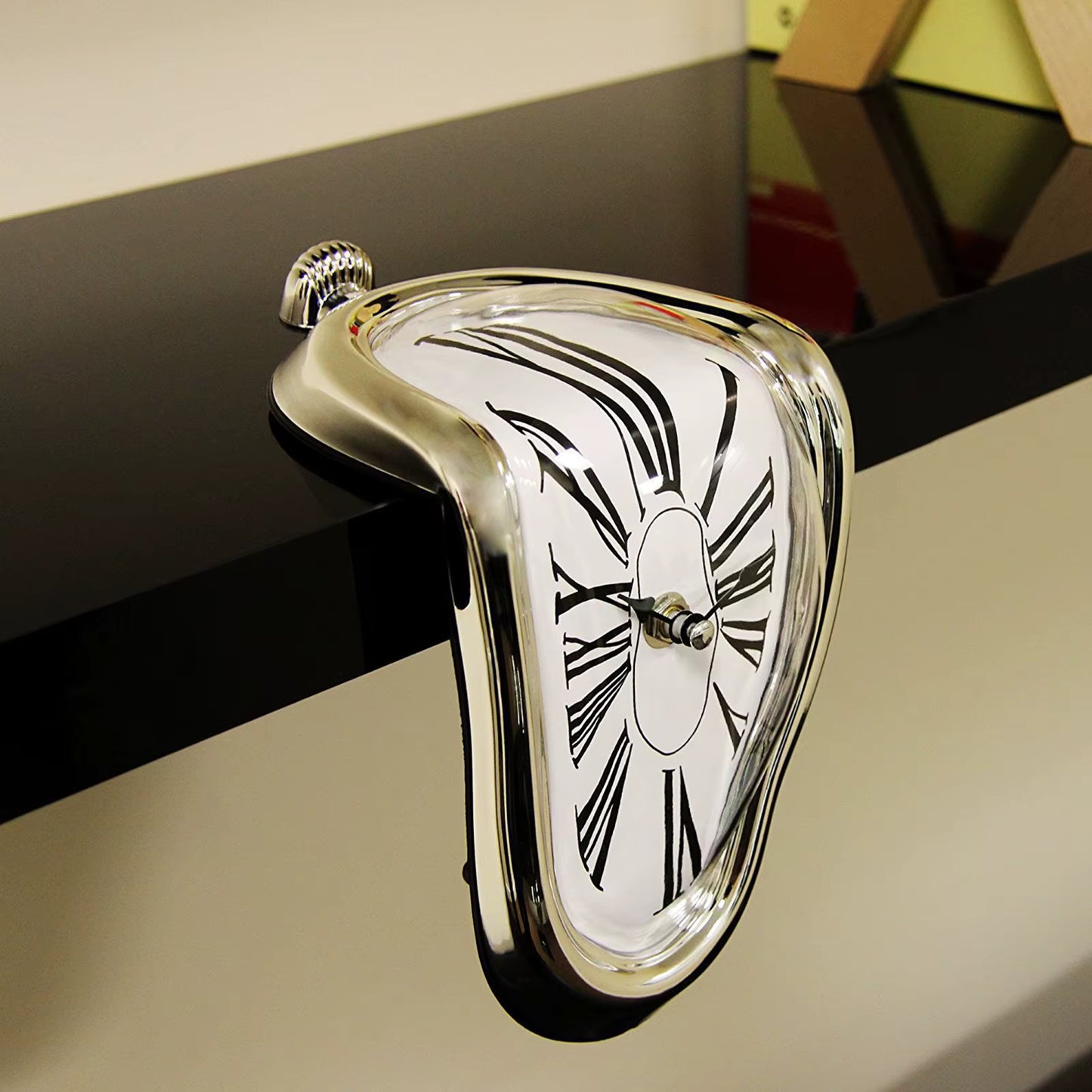 Reloj de Pared Distorsionado – Estilo Surrealista Inspirado en Dalí